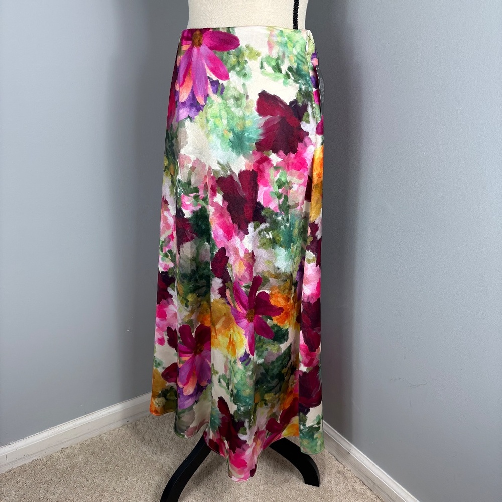 Vince Camuto | Floral-Print A-Line Midi Skirt - Picture 6 of 7
